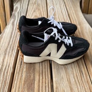New Balance 327 size 8